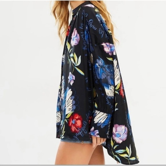 Free People Sz M Black Colorful Oversized Hawaiian Tropical Bird Shirt Tunic Top - Picture 1 of 14